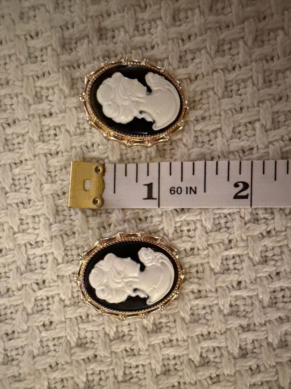 Classic Black and White Cameo earrings Vintage Style EUC boutique